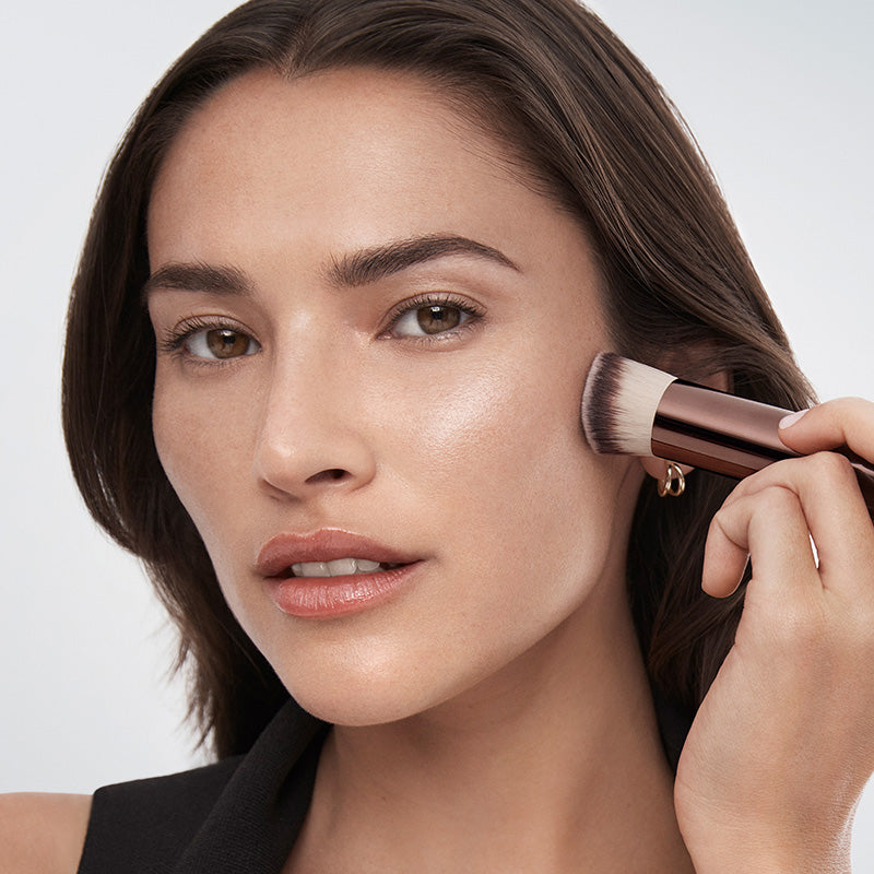 Vanish? Seamless Finish Foundation Brush - Image 2